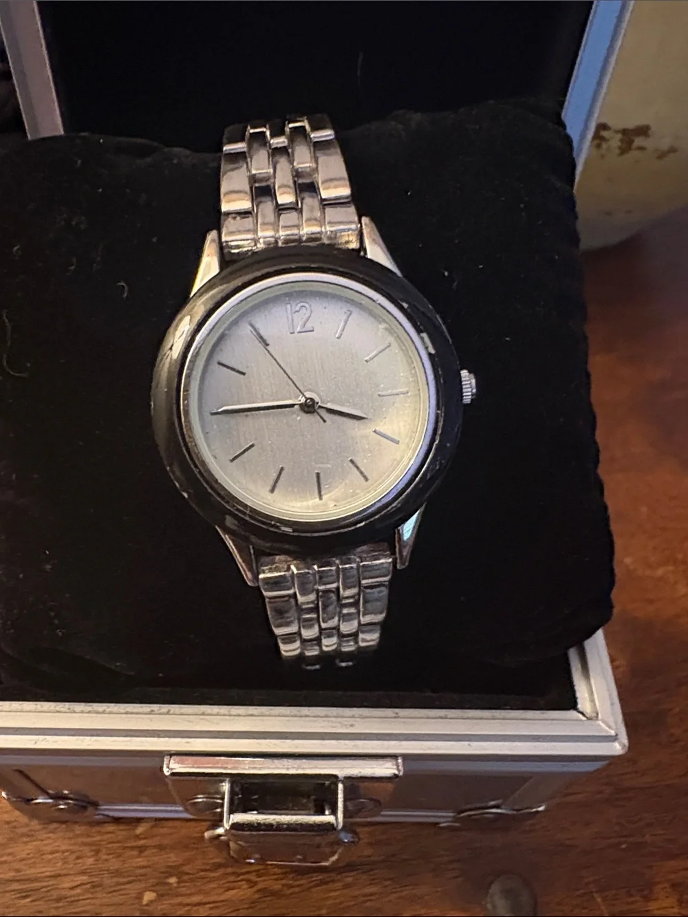 Vintage Men's Stainless Steel watch - Silver Color HOLDER NOT INCLUDED ‼️